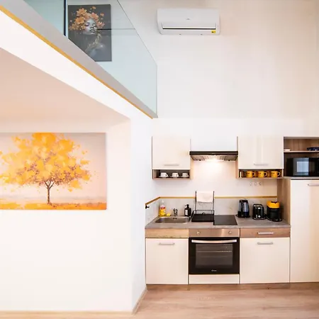 Yellow Sunset Apartman *