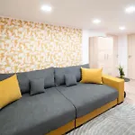 Yellow Sunset 부다페스트